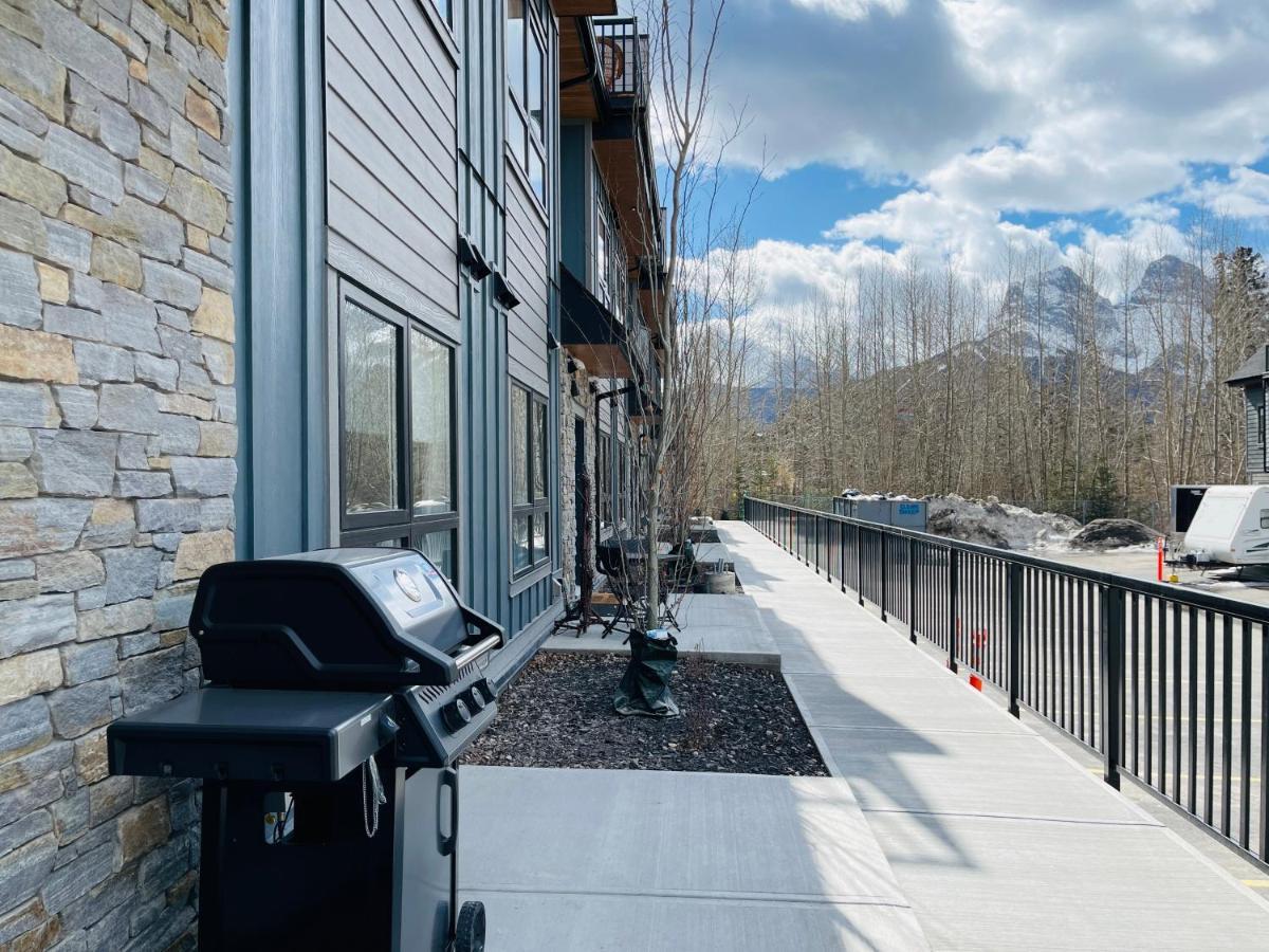 Joes Brand New 2 King Bedrooms Townhome In Canmore Luaran gambar